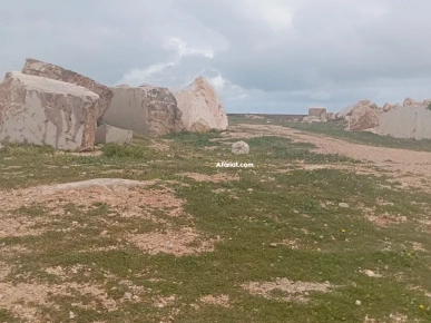 À Vendre – Terrain de 3,5 Hectares avec Gisement de Marbre – Proc À Vendre – Terrain de 3,5 Hectares avec Gisement de Marbre – Proc