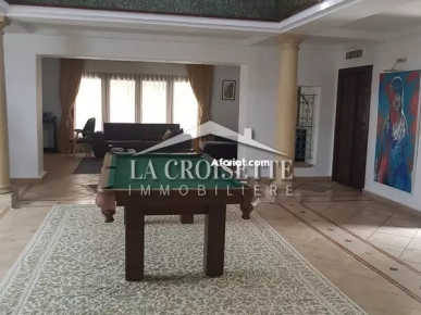 Villa S+6 meublée avec piscine à La Soukra   MVL1284