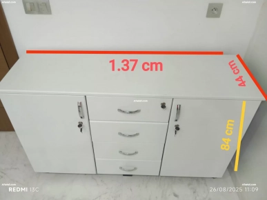 A VENDRE 3 BUREAUX ET COMMODE DE RANGEMENT
