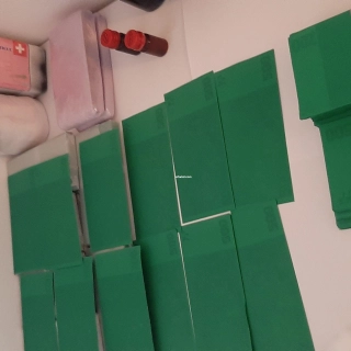 cleaning black and green banknotes