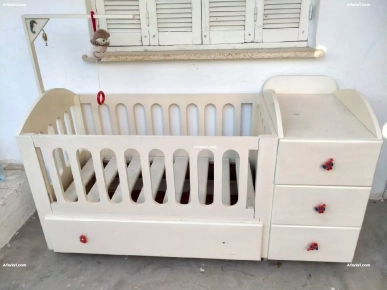 Lit bébé en bois massif