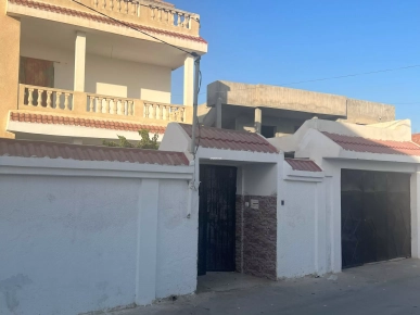 Maison familiale spacieuse à Raoued sur 500 m²