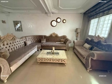 A vendre: sublime salon baroque 9 places+ table basse