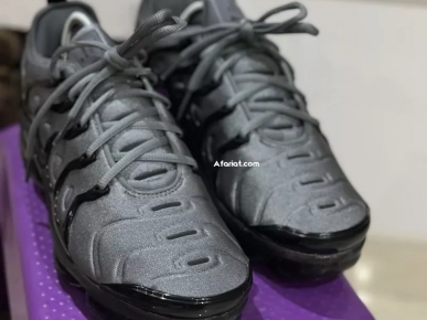 NIKE VAPORMAX TOP