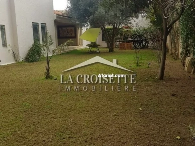 Villa S+6 meublée avec piscine à La Soukra   MVL1284