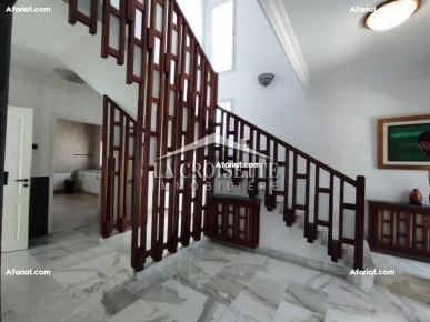 Villa S+5 avec piscine à La Marsa MVL1485