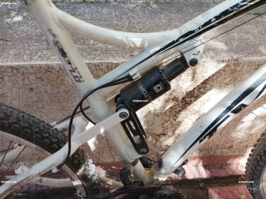Vélo VTT amortisseur carbone