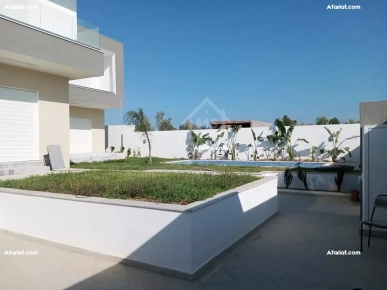 Une villa toute neuve avec piscine à vendre à Hammamet Sud