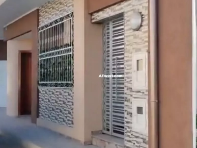 maison indépendante avec un garage à kélibia