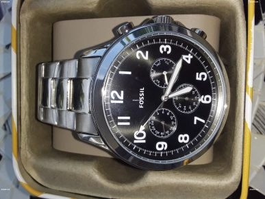 Montre homme Fossil( 300 din)