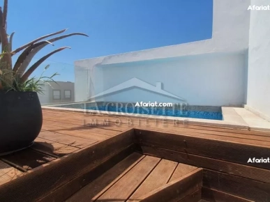 Triplex S+5 avec jardin et piscine à Gammarth MTRL0093