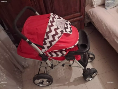 Poussette Bébé Confort Évolutive – Rouge et Motifs Chevrons