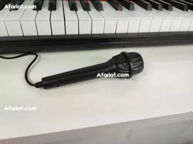 Piano a clavier 61 touches durable avec écran..