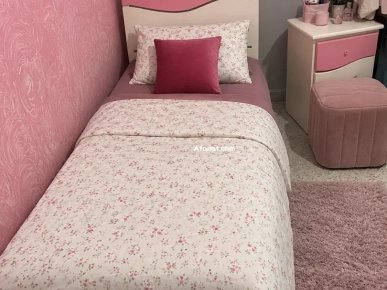 Joli bureau rose pour fille avec étagères et rangement – Bon état