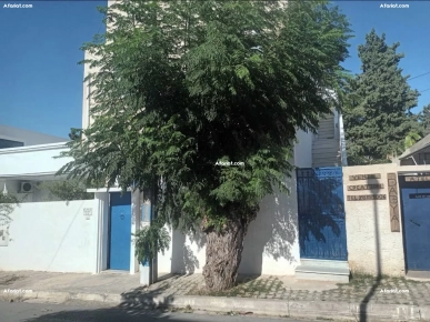 à louer un etage de villa S+3 meublé ou vide sidi bousaid