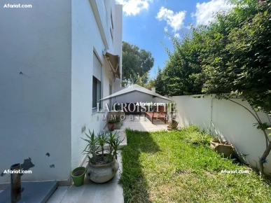 Triplex S+4 avec jardin à La Marsa 	MTRV0039