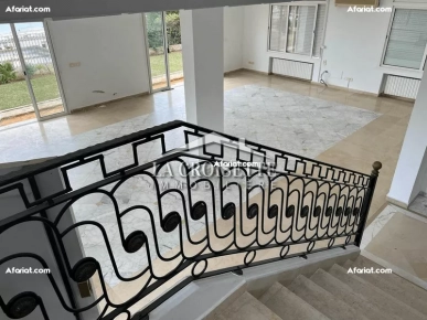 Villa S+5 vue mer à La Marsa MVL1275