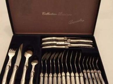 Ménagère 24 pièces et son service gateau NEUFS signés: LAGUIOLE