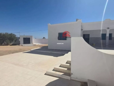 MAISON AVEC TERRAIN À VENDRE À HOUMT SOUK DJERBA ZA - RÉF V724