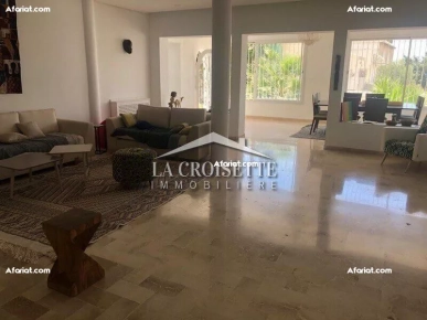 Villa S+5 avec piscine à Gammarth ZVL0356