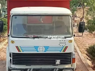 Camion Iveco en bon état Camion Iveco en bon état