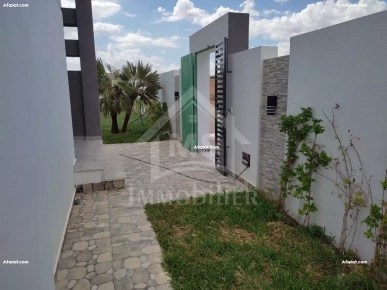 Villa S+4 toute neuve avec jardin et piscine à Hammamet Sud