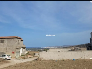 Terrain constructible avec vue panoramique.