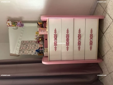• Chambre à coucher pour fille (Lit + Commode + Table de nuit)