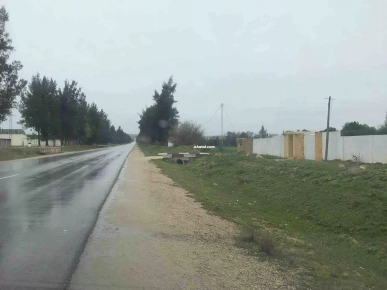 Terrain sur la route principale de BOULIFA Terrain sur la route principale de BOULIFA