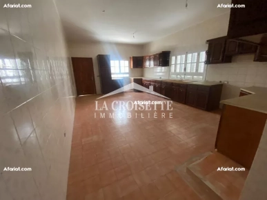 Villa S+9 avec piscine à La Soukra MVL1480