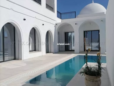 Villa style djerbien avec piscine à vendre à Sedghiane - Djerba