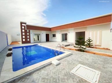 maison 07 pièces avec piscine et garage à Djerba