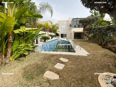 Villa S+3 avec piscine et studio indépendant à La Soukra MVV0278