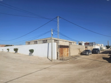 USINE AVEC TERRAIN A VENDRE