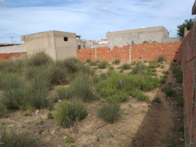 Terrain à Raoued + Garage