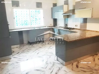 Villa S+5 avec piscine à Sidi Bou Said  ZVL0888