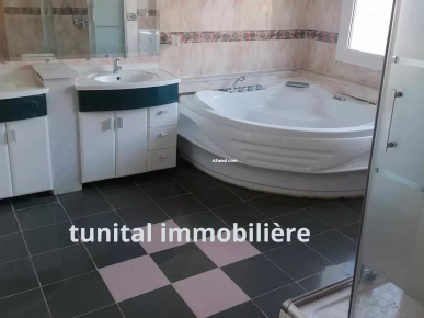 gammarth superieur coté lotissement kaak : a vendre villa jumelée