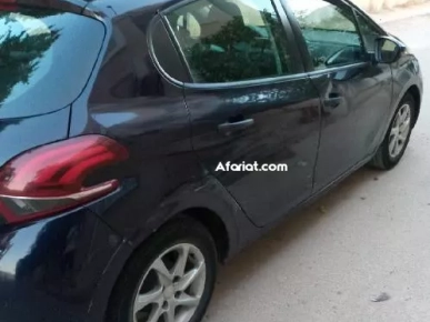 A vendre peugeot 208 bon occassion