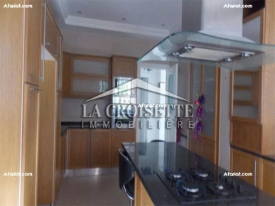 Villa S+5 avec piscine à Gammarth  MVL0013