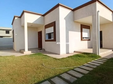 une maison  avec vue sur la mer et les montagnes