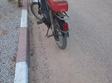 peugeot 103 à vendre tel : 20 325 562