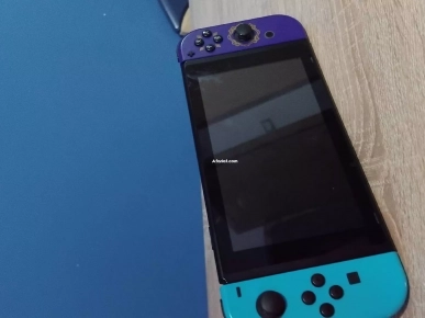 Nintendo Switch 1(+Le Pack Zelda et Smash Bros)