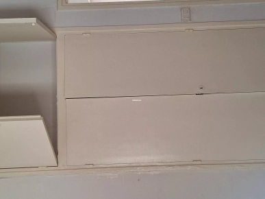 Grandes portes dressing en bois massif en très bon état Grandes portes dressing en bois massif en très bon état