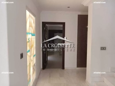 Villa S+4 avec studio indépendant à La Marsa  MVL1565