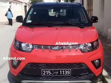 Mahindra kuv 100 K6+ couleur rouge Mahindra kuv 100 K6+ couleur rouge