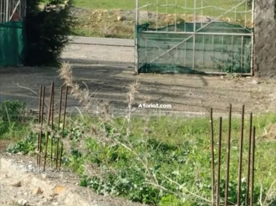 terrain sur la route principal