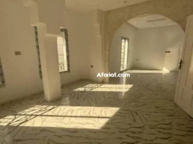 للبيع و إلا للكراء – شقة كبيرة و مجدّدة فـ قلب العاصمة تونس