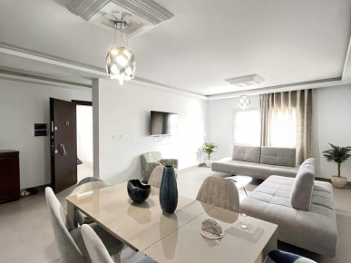 À vendre – Ensemble salon + lit avec table de chevet comme neufs