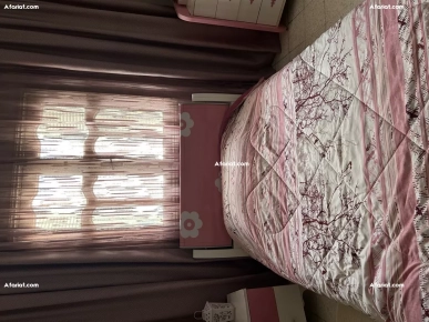 • Chambre à coucher pour fille (Lit + Commode + Table de nuit)
