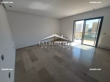 Villa S+3 avec piscine à La Soukra  MVL0670